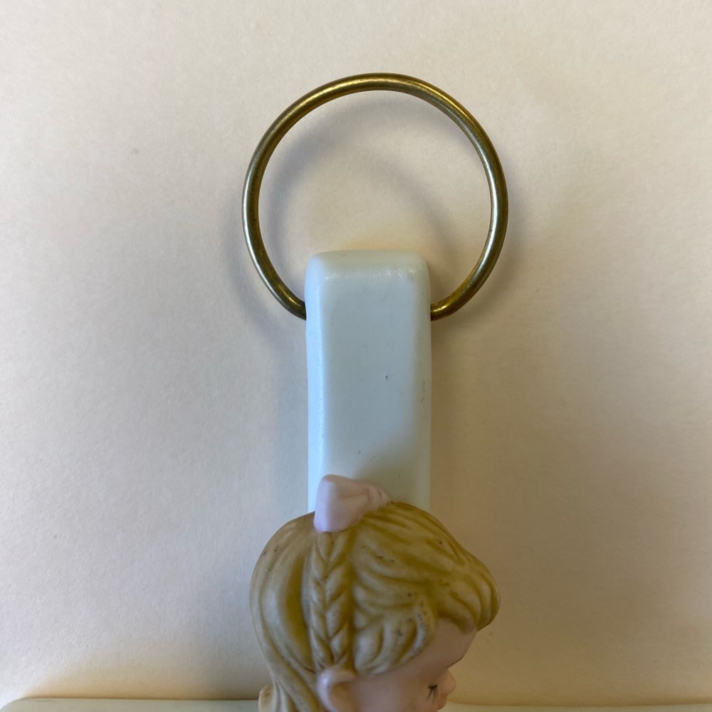Vintage Ceramic Lefton 1999 Praying Communion Girl on Cross Hanging Wall Plaque - Picture 5 of 10
